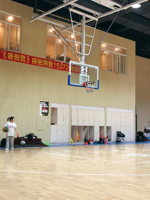 星极体育青少年篮球培训星极体育少年宫滨康店